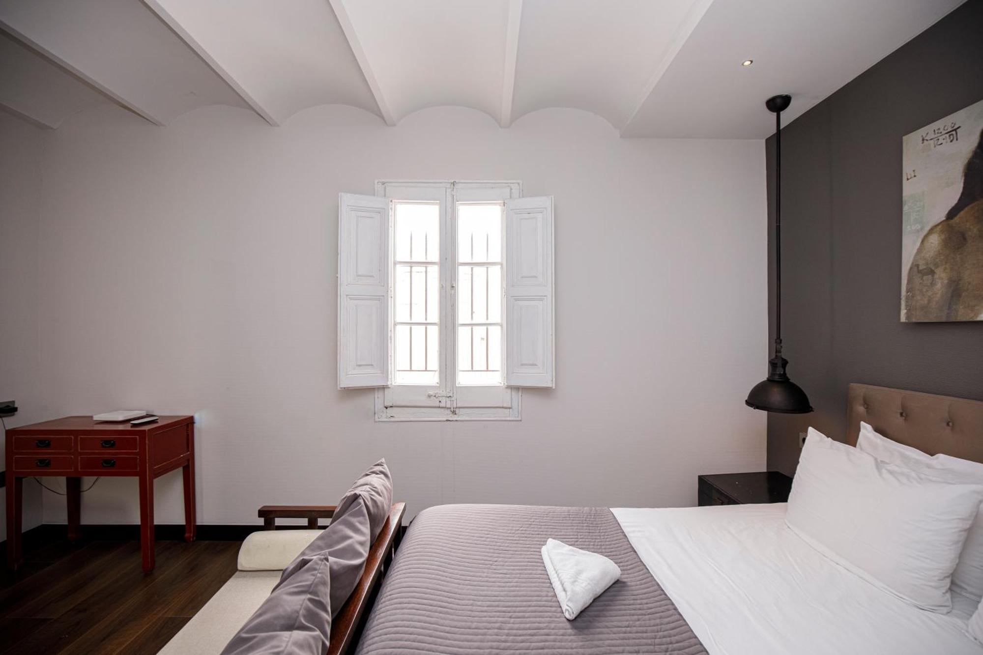 Luminous Floor With Terrace Apartment