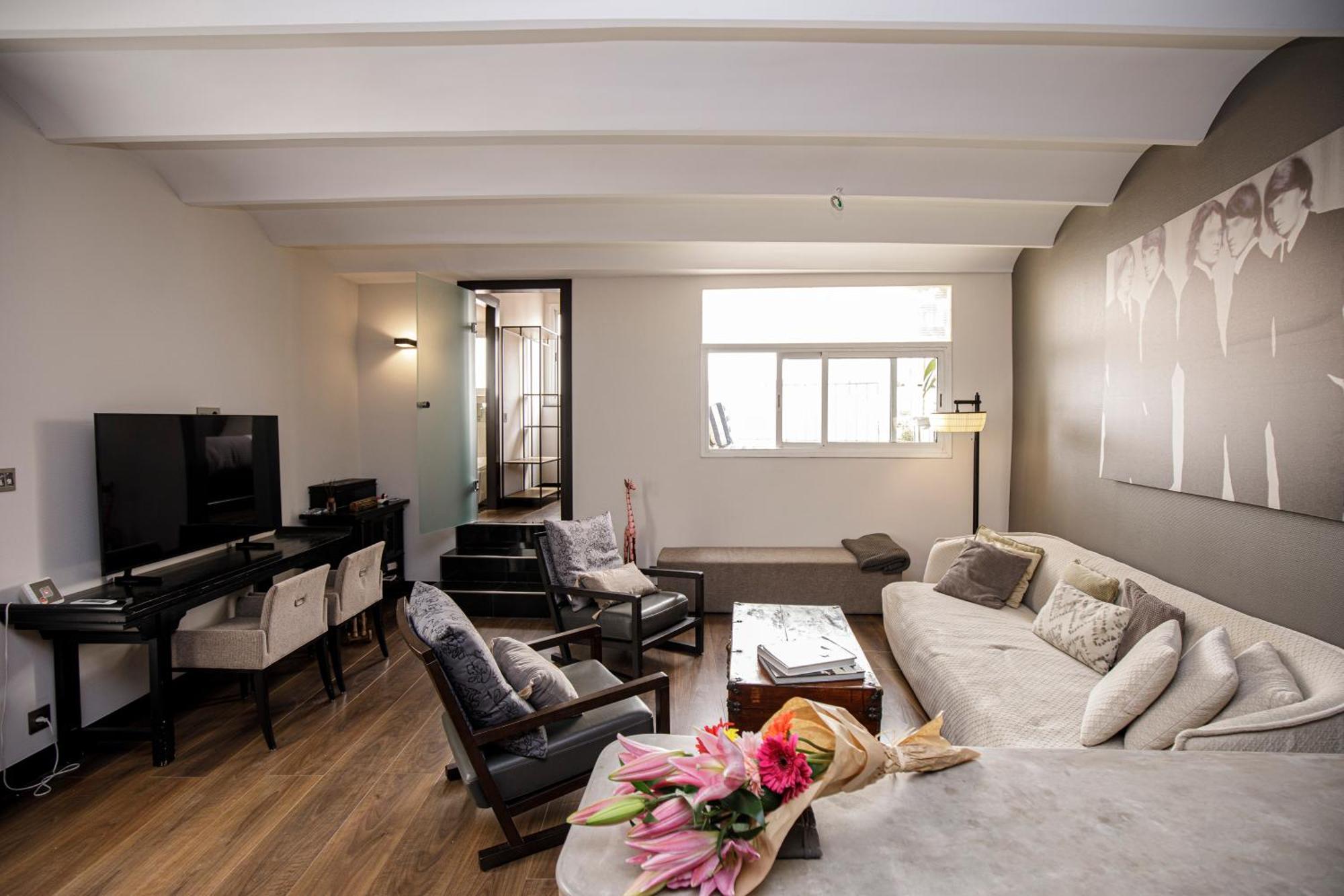 Luminous Floor With Terrace Apartment