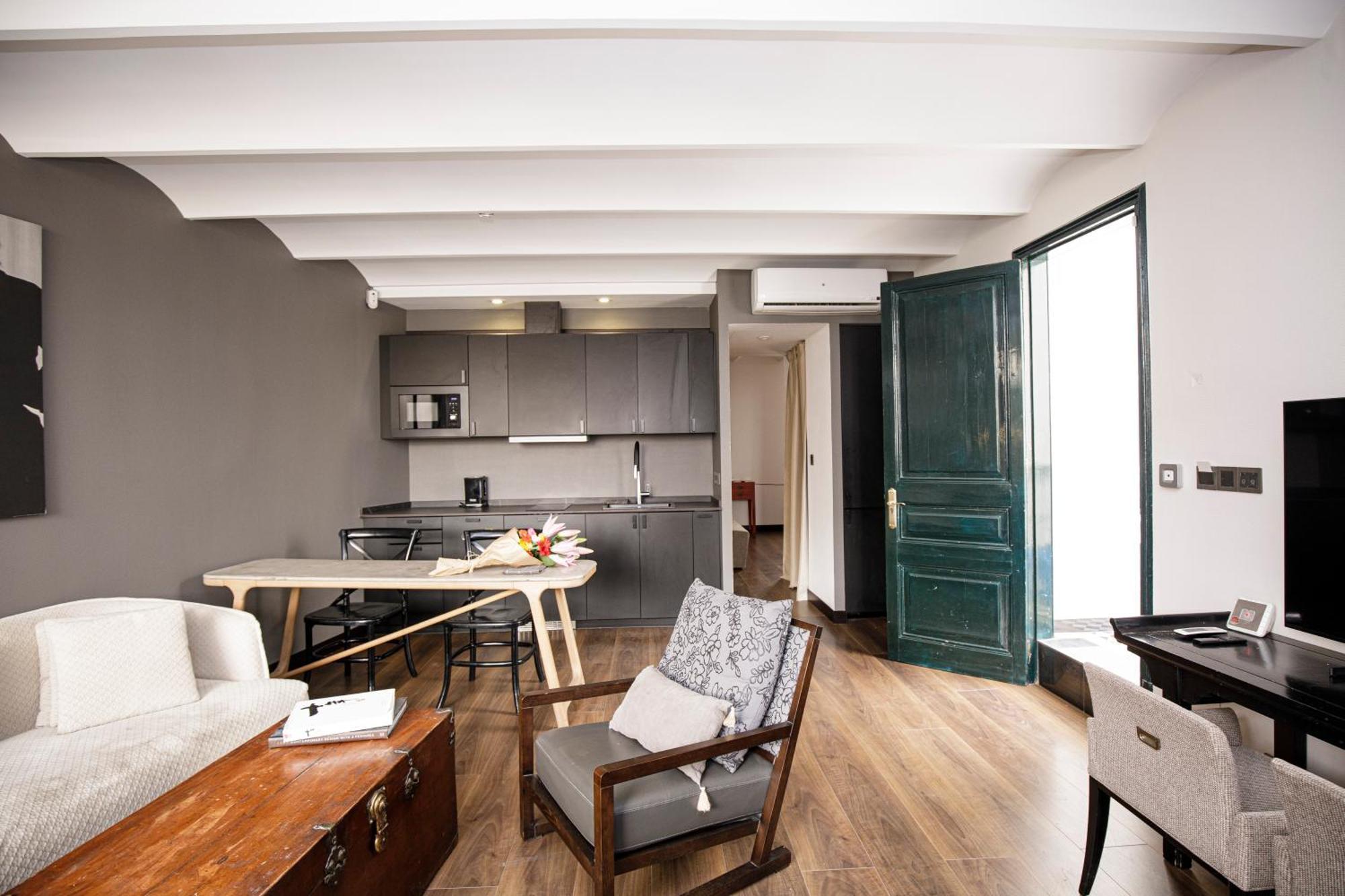 Luminous Floor With Terrace